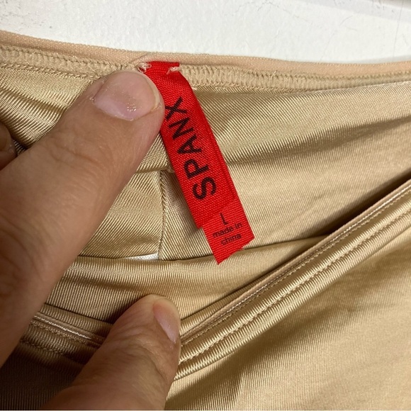 Spanx seamless shapewear shorts tan size large - Picture 3 of 5